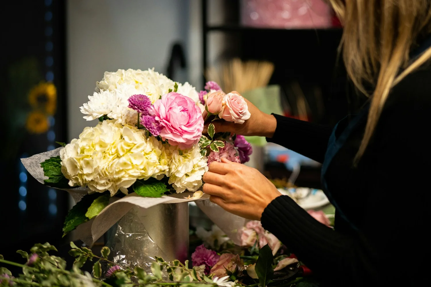 Florale Arbeit im Atelier